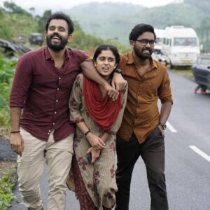 Jeevan Mammen Stephen Instagram - അവരന്നും ഇന്നും ❤️
.
.
.
.
@annu.antony & @kiranviyyath 
.
.
📸: @rohit_krish

#behindthescenes #priyapettavanpiyush #karikku_fresh #friendsforever