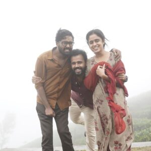 Jeevan Mammen Stephen Instagram - അവരന്നും ഇന്നും ❤️
.
.
.
.
@annu.antony & @kiranviyyath 
.
.
📸: @rohit_krish

#behindthescenes #priyapettavanpiyush #karikku_fresh #friendsforever