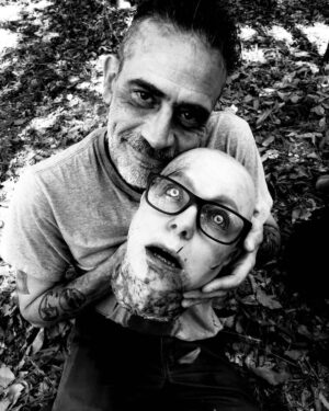 Jeffrey Dean Morgan Instagram - SPOILER???? Or is it? Just don’t look or read... I waited to post. Well... shoot. Gonna miss @samanthamorton something fierce. Alpha? We shall see. Photo of me and alpha walker head by @gnicotero who btw... also made said head. Yup. I rhymed. @amcthewalkingdead head also borrowing my readers to see script changes.