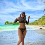 Jelai Andres Instagram - If you love the smell of the green forest and making love in the morning as the sun rays shimmering your skin. Who love to watch the sunrise shining and the eternal sea waves? Im the love that your looking for. Come with me and escape 😉🖤🌊🌄 #JelaiAndres