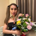 Jelai Andres Instagram - Flowers and hyperbar 🤍🌸💨🥀🖤💙🌼🌷💐