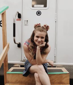 Jenna Boyd Instagram - That’s a wrap on season 2 🐧💙🎬