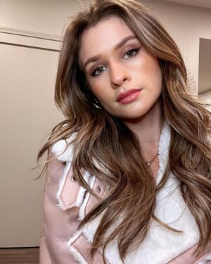 Jenna Boyd Instagram - I’ll let you know if I start having less fun…🤎 @hair.by.becky