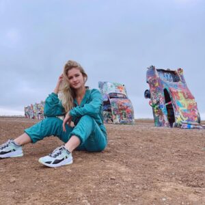 Jenna Boyd Instagram - 416 miles to go 🖤