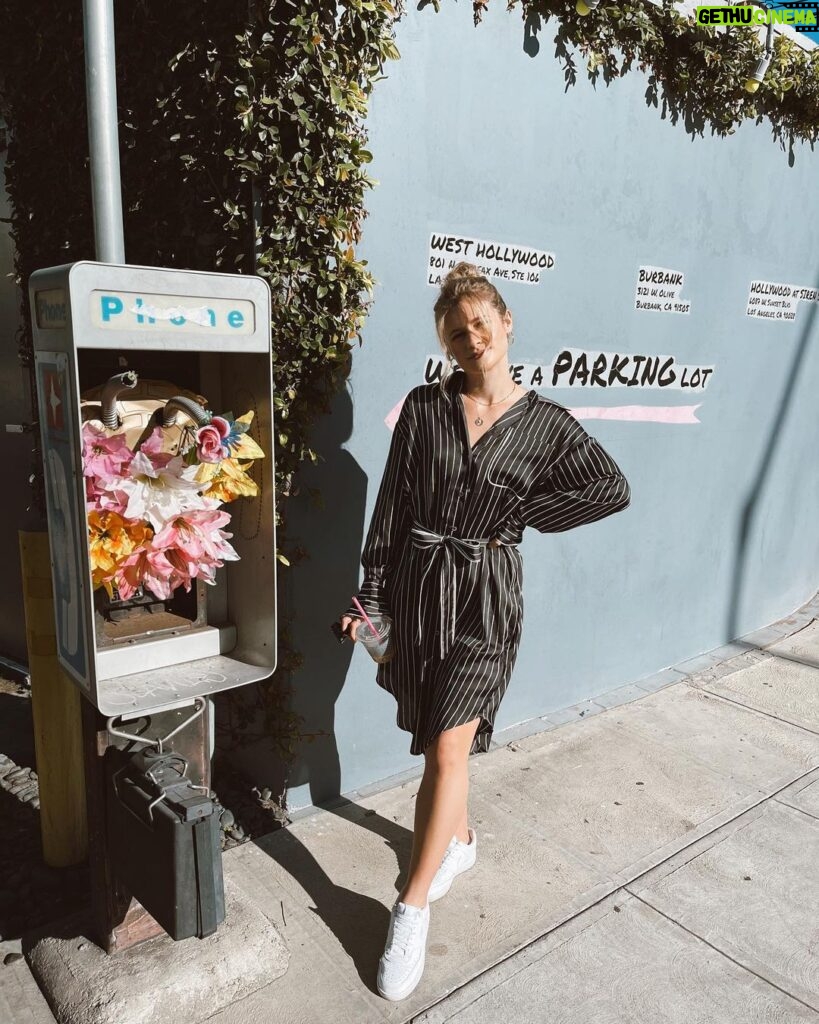 Jenna Boyd Instagram - 👟💐☕ @revolve Los Angeles, California