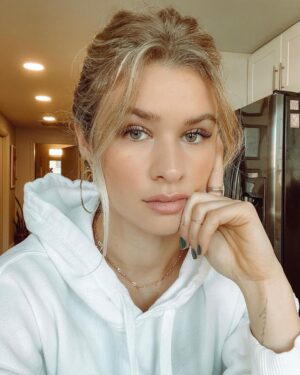 Jenna Boyd Instagram - 2020 v. 1995