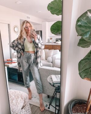 Jenna Boyd Instagram - Just chillin’ at home, wbu?