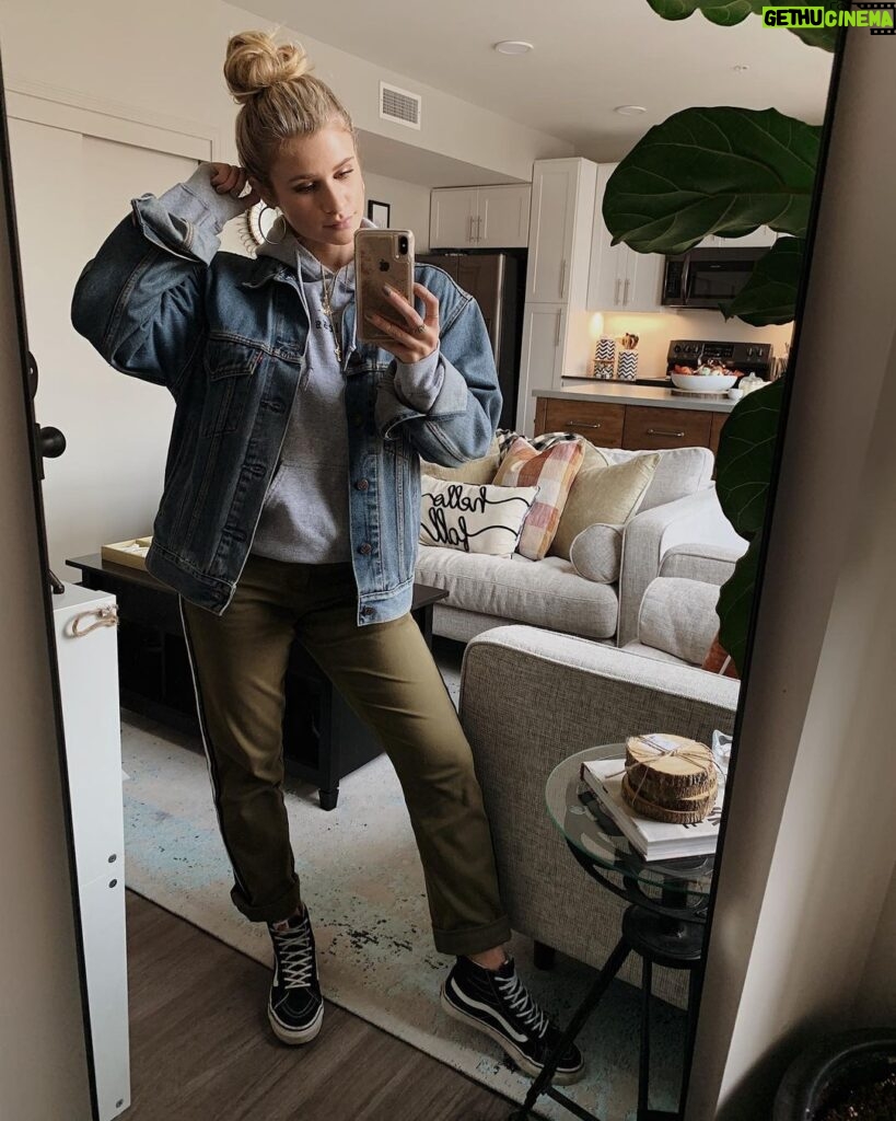 Jenna Boyd Instagram - Sometimes I dress like a lady, and other times I dress like the boys I had crushes on in high school. 🤷🏼‍♀ Tulsa, Oklahoma
