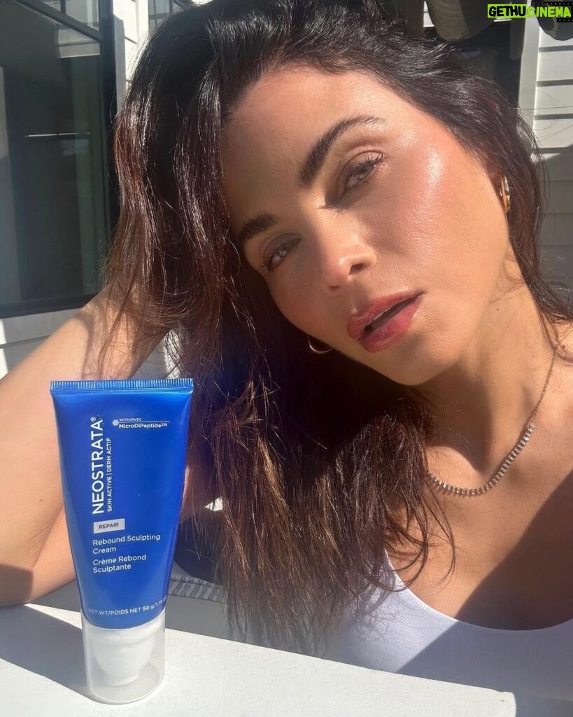 Jenna Dewan Instagram - My new skincare holy grail 🙌🏼 #ad @neostrata just launched their new Rebound Sculpting Cream and it is truly AMAZING! The cream is formulated with MicroDiPeptide229 which is known to address the 10 key signs of aging and also target the look of depleted collagen and elastin... #iykyk!! Since I’ve started using it, I’ve noticed a big difference in my skin looking firmer and brighter✨ Head to the link in my bio to learn more about the magic that is the Rebound Sculpting Cream! #ReboundAndBounceBack #Neostrata #OGofAcids