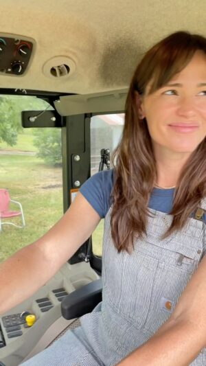 Jennifer Garner Instagram - When I joined @cassandracurtis and @jforaker11 @onceuponafarm, my Uncle Robert and Aunt Janet wanted in on the fun. They turned our family’s (organic, of course) Oklahoma farm into a laboratory (and the world’s teeniest supplier) for #OnceUponAFarm. My tractor is calling me—I’ll be there to plant with you soon, Uncle Robert! 🌱♥️ Farmer Jen 👩🏻‍🌾🚜