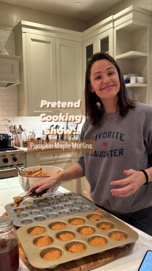 Jennifer Garner Instagram - #PretendCookingShow: Pumpkin Maple Muffins. 🍁 These muffins are Saturday morning, wintertime cozy, perfect to stir up with your littles. Light, not too sweet, just right muffins, coming right up! 
.
Pumpkin Maple Muffins by @alisoneroman @nytcooking
Ingredients:
- ½ cup (1 stick) unsalted butter
- 1 cup all-purpose flour
- 1 cup whole-wheat flour
- 2 tsp baking powder
- 1 tsp baking soda
- 1¼ tsp kosher salt
- 2 tsp ground cinnamon
- 1 tsp ground ginger
- ½ tsp ground turmeric
- ¼ tsp ground nutmeg
- 1½ cups pumpkin puree (about 1 15oz can)
- 3 large eggs
- 1 cup light brown sugar
- ⅔ cup maple syrup
.
Directions:
1. Heat oven to 350℉.
2. Spray muffin molds with nonstick spray or line them with paper liners.
3. Heat butter in a small saucepan over medium heat. Cook, swirling occasionally, until the butter has melted, foamed and started to brown, ~5 mins. Use a whisk to scrape up any browned bits at the bottom of the pot. Remove from heat and set aside.
4. In a medium bowl, whisk together flours, baking powder, baking soda, salt, cinnamon, ginger, turmeric and nutmeg.
5. In a large bowl, whisk together pumpkin, eggs, brown sugar and maple syrup until totally smooth. Whisk in dry ingredients, followed by browned butter.
6. Divide amount prepared muffin tins and bake until tops are puffed and spring back slightly when pressed, ~20-25 minutes.
7. Yum.