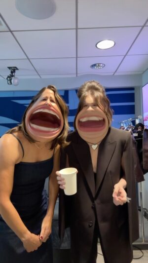 Jennifer Garner Instagram - I think it was a tie, @ememyers! 👩🏻🔄👧🏻
(#FamilySwitch is the number one movie on @netflix— thank you for watching! 🤗♥️🤗)