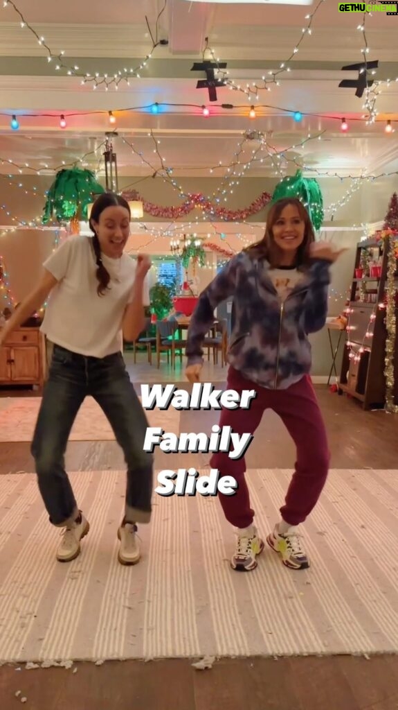 Jennifer Garner Instagram - The Walker Family Slide: a tutorial. #FamilySwitch on @netflix 💃🏻🪩🕺🏻 Choreography by @bethjnicely ♥️