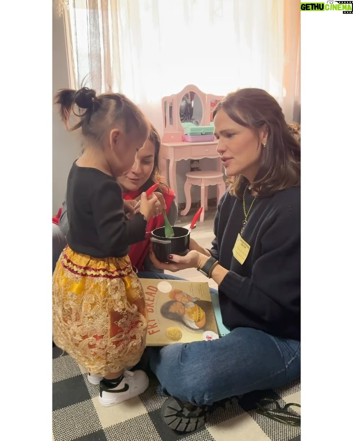Jennifer Garner Instagram - @markkshriver and I felt the Diné’s (Navajo) rich history and culture woven throughout the community as we visited community leaders at the Central Consolidated School District in Navajo Nation (New Mexico). We had a collaborative, welcoming conversation about how @savethechildren can best help area children thrive, I enjoyed my first mutton stew, blue mush, and blue corn cookies (delicious!), and ⭐️ leaders from the local ECHO Food Bank told us they receive food from @onceuponafarm’s partnership with @savethechildren ⭐️—🥰—it was a win, all around. An educator from San Juan County told Mark and me, “You dream of a silver bullet showing up to help us feed these kids, get them started on the right foot in school, especially in their early years. Save the Children is our silver bullet.” The next day, Mark and I met with @govmlg and members of her cabinet, as well as New Mexico’s Legislature, and found them to be engaged and informed. In Gov. Lujan Grisham’s administration, Early Education is top priority; @savethechildren is proud to work in partnership with New Mexico’s most under resourced schools. (Bonus: Visiting @ndinewmexicoofficial, the New Mexico chapter of the @nationaldanceinstitute, started 30 years ago by my friend Catherine Oppenheimer. Full on JOY) (Bonus 2: a @savethechildren home visit with a Diné home visitor who incorporated tradition and custom into her work with Leiyalynn and her daughter. We loved the Pow Wow dresses ♥️) San Juan County, New Mexico