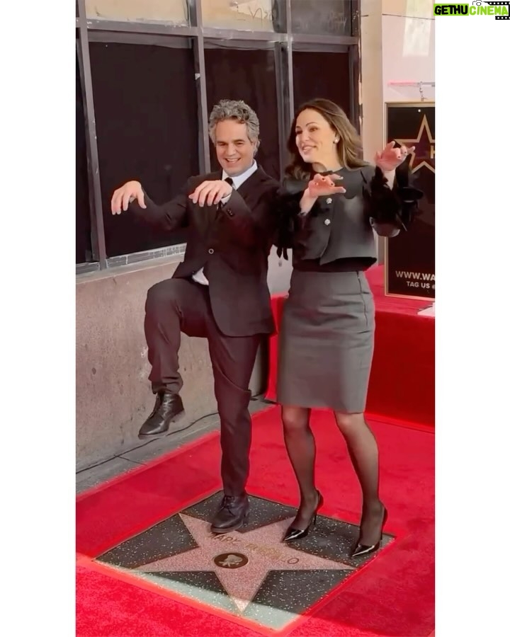 Jennifer Garner Instagram - To know @markruffalo is to love him. We all love you, Mark, thank you for having me. Congratulations 🌟 (Special thanks to @missjudygreer for texting last minute gems —you are a brilliant ⭐️) Hollywood Walk of Fame