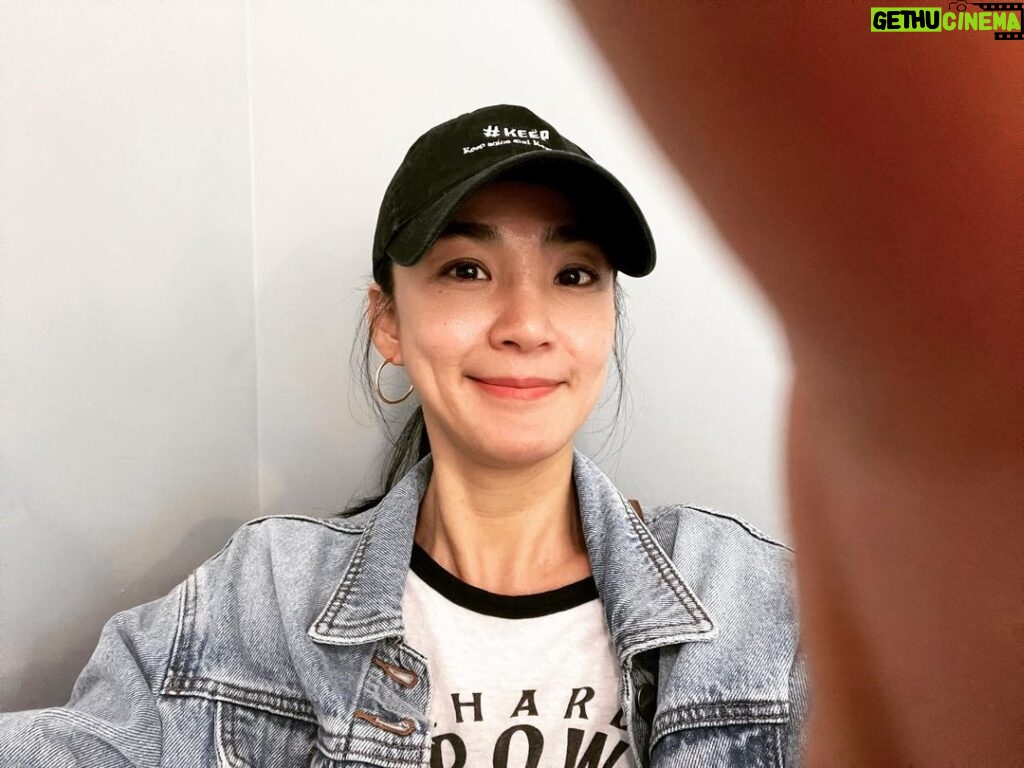 Jennifer Hong Instagram - 😃 既然看不到太遠的東西 那就專心的努力的把眼前的事情做好 能專心做好一件事也很棒 . . . #lingling #專心 #things #great #present