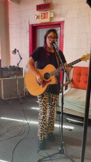 Jennifer Lindberg Instagram - warming up for rehearsal for upcoming tour w @goldensuns and @warpaint 

go to ( if ya wannoo) :
warpaintwarpaint.com

for tickets♥️

happy monday. (shes a little fisty this week ..for me)