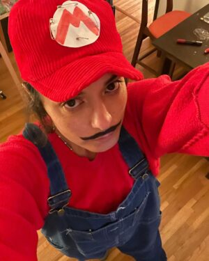 Jennifer Lindberg Instagram - happy halloween:) 
#budgetmario
😘😘😘😘