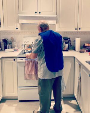 Jennifer Robertson Instagram - It’s Canadian Thanksgiving. I’ve never been more appreciative of the small Frenchman cooking in his little blue pinny, the dog underfoot, and my mother saying for the thousandth time “shall I put on the Ally McBeal soundtrack CD?” 😁