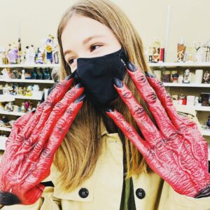 Jennifer Robertson Instagram - Finally let her get those acrylics she’s been asking for.