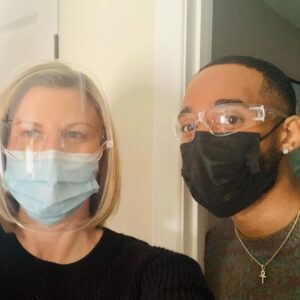 Jennifer Robertson Instagram - Lil’ photo dump of me and some of my pals. Covered eyes, full masks, can’t lose. #singlealltheway @netflixfilm