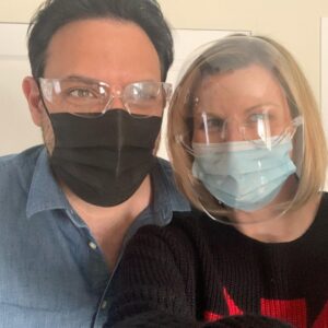 Jennifer Robertson Instagram - Lil’ photo dump of me and some of my pals. Covered eyes, full masks, can’t lose. #singlealltheway @netflixfilm