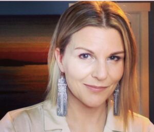 Jennifer Robertson Instagram - Lovely chat today with @popternative about all things S2G&G. Earring by the amazing @eyeofneedleshop