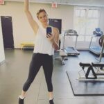 Jennifer Robertson Instagram - Hands up if you turned 51 and started your bday by dropping off a stool sample! 😂 Grateful for another year around the sun surrounded by amazing family and friends ❤️. Enjoy your turkey America! 🦃