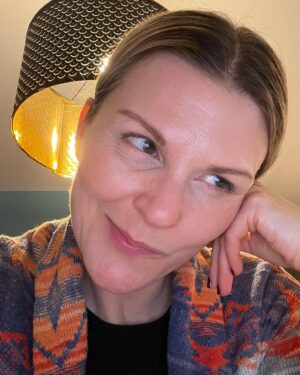 Jennifer Robertson Instagram - A lot of you have been asking for an “eye update” so…first pic is today, second pic is a day after I tried to water a hanging plant.  It’s healed nicely thanks to a brilliant and kind plastic surgeon who re-did my ER stitches less than 24 hours after my fall.  ALSO apparently there is challenge this week to post unfiltered pictures of yourself so both of these are unfiltered like a menthol.