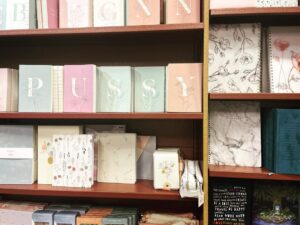 Jennifer Robertson Instagram - Props to whomever did this at my local book store! Happy Friday everyone 🤪