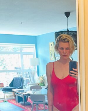 Jennifer Robertson Instagram - Baywatch remake with a surly 50-year-old who is not a strong swimmer. Who should I pitch this to first?