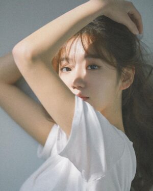 Jeon Hye-won Instagram - 🤍
.
.
.
Photo. @cha_young_min_
Make up. @jennyhouse_ssung 
Hair. @jennyhouse.haru