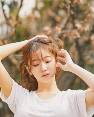 Jeon Hye-won Instagram - 풍성하고 즐거운 한가위 되세요🖤