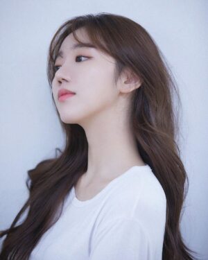 Jeon Hye-won Instagram - 🤍
.
.
.
Photo. @cha_young_min_
Make up. @jennyhouse_ssung 
Hair. @jennyhouse.haru