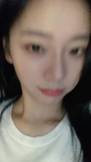 Jeon Hye-won Instagram - 🤘🏻