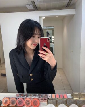 Jeon Hye-won Instagram - 🖤
.

.

.
M. @jennyhouse_ssung 
H. @jennyhouse_su.ubeen 
S. @leewengmii