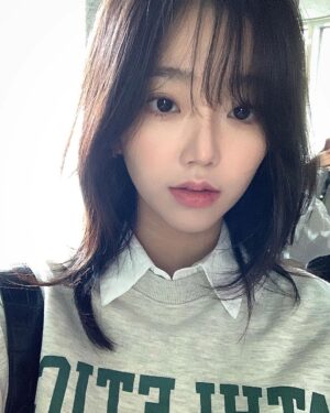 Jeon Hye-won Instagram - 🖤🌿