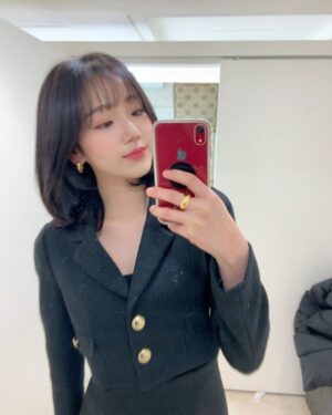 Jeon Hye-won Instagram - 🖤
.

.

.
M. @jennyhouse_ssung 
H. @jennyhouse_su.ubeen 
S. @leewengmii