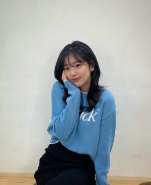 Jeon Hye-won Instagram - 💙
.
.
.
메컵 - @jennyhouse_ssung 
헤어 - @jennyhouse_su.ubeen
