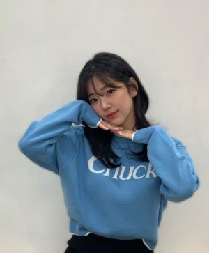 Jeon Hye-won Instagram - 💙
.
.
.
메컵 - @jennyhouse_ssung 
헤어 - @jennyhouse_su.ubeen