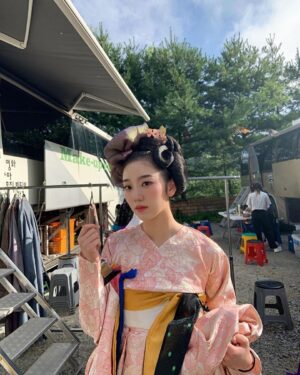 Jeon Hye-won Instagram - 드라마 [환혼] 으로 짧게 인사드려요 
환혼 화이티이잉💙