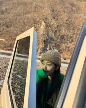 Jeon Hye-won Instagram - 즐거운 설 보내세요🖤