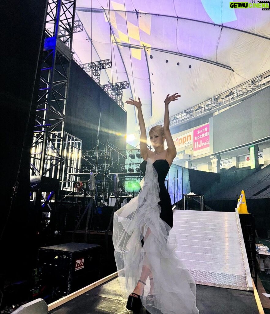 Jeon So-mi Instagram - ❄️💍🛸🥄💧☁️ Tokyo Dome