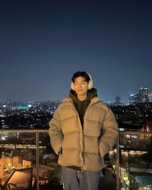 Jeong Si-hyun Instagram - @sonykorea
#ad#제품제공 
2022년의 마지막날. 잘 마무리하고 계신가요? 소니 WH1000XM5와 함께 좋은 음악 들으시면서 마무리 하시고 즐거운 2023년을 맞이하는 건 어떨까요? 모두 2022년 고생 많으셨습니다 😍
#겨울의완성#WH1000XM5#몰입의즐거움