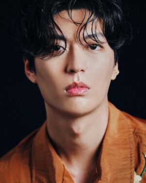 Jeong Si-hyun Instagram - ❤️
Artist - Jeong si hyun / @jeongsihyun
(for. @double_v_ent)
Director - Kwon ji woo, Seo you jin
Photographer - Kang sang uk (강상욱) / @cozy_graphy
Make-up Artist - Jang somi (장소미) / @_lavendery
Hair Artist - Han kyul (한결) / @1kyulee 
Stylist - Song hye-ran(play ssong) 
Stylist assist - Park mi kyoung