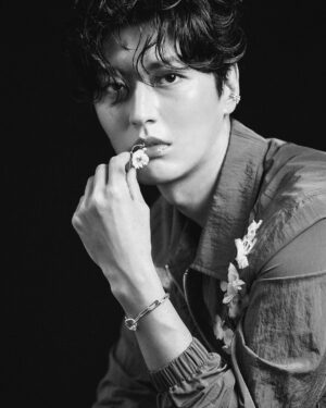 Jeong Si-hyun Instagram - ❤️
Artist - Jeong si hyun / @jeongsihyun
(for. @double_v_ent)
Director - Kwon ji woo, Seo you jin
Photographer - Kang sang uk (강상욱) / @cozy_graphy
Make-up Artist - Jang somi (장소미) / @_lavendery
Hair Artist - Han kyul (한결) / @1kyulee 
Stylist - Song hye-ran(play ssong) 
Stylist assist - Park mi kyoung