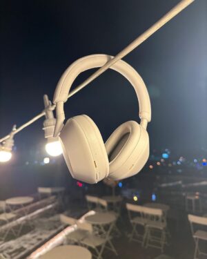 Jeong Si-hyun Instagram - @sonykorea
#ad#제품제공 
2022년의 마지막날. 잘 마무리하고 계신가요? 소니 WH1000XM5와 함께 좋은 음악 들으시면서 마무리 하시고 즐거운 2023년을 맞이하는 건 어떨까요? 모두 2022년 고생 많으셨습니다 😍
#겨울의완성#WH1000XM5#몰입의즐거움