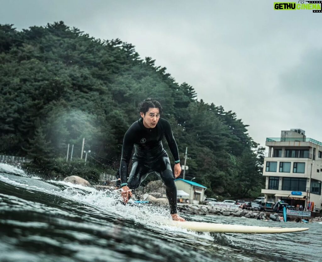 Jeong Tae-woo Instagram - 모처럼..파도타기 🏄‍♂️ #서핑 photp by @line.d_2017