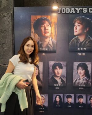 Jeong Tae-woo Instagram - 이 세상도 바꿀 수 있겠구나..

광산회사의 횡포에 맞서는 노동자들의 투쟁을 그린 작품 
#뮤지컬 #할란카운티

🎶어두운 터널 지나면 밝은 세상올까
우리 살아갈 세상 정의로운 세상🎶

마지막 커튼콜 노래에선 가슴이 정말 뭉클해지네요. 
우리 아이들에겐 정의로운 세상을 남겨주고 싶습니다~

@steelajw6796
좋은작품 보여주셔서 감사해요형🙈