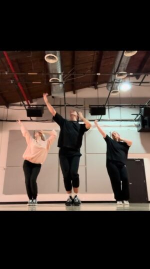 Jeremy Hudson Instagram - BTS Choreography Prep for “Bejeweled” featured in Taylor Swift’s The Eras Tour now playing in theaters 💎 ✨

Choreography @taylorerastour 
Head / Mastermind : @nopenother 
Associates : @amandabalen @jhudmoves 
#theerastour #choreography #bejeweled